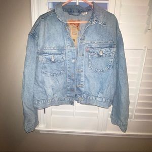 NWT Levi’s denim jacket. Size XL